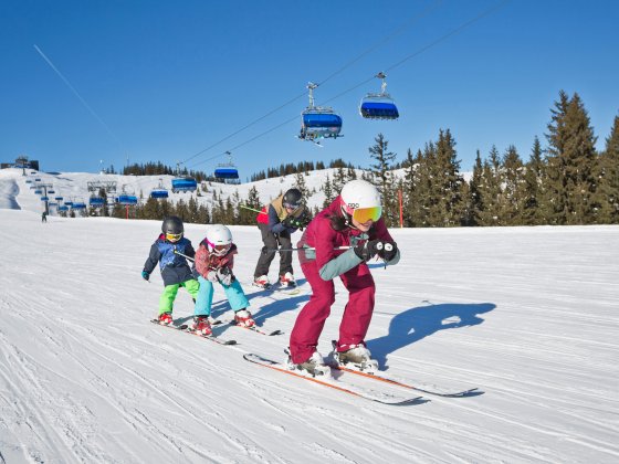 winterurlaub saalbach hinterglemm skifahren familie 9