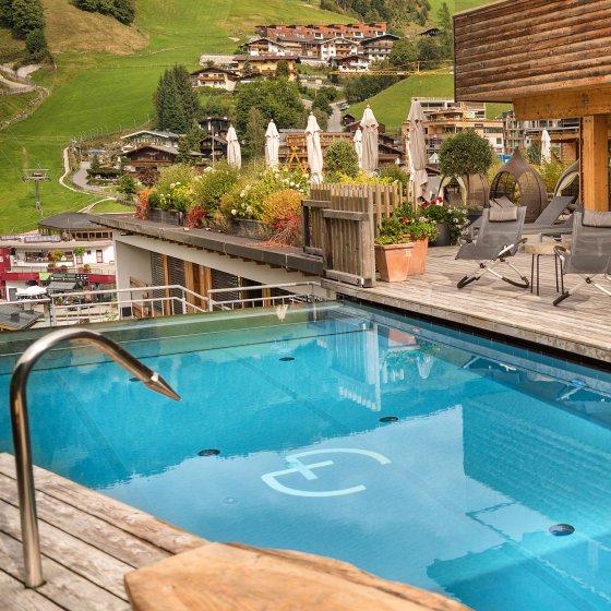 hotel saalbach hinterglemm sommer terrasse pool 1535951892