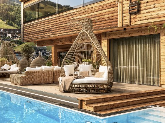 wellness hotel outdoorpool saalbach hinterglemm 4