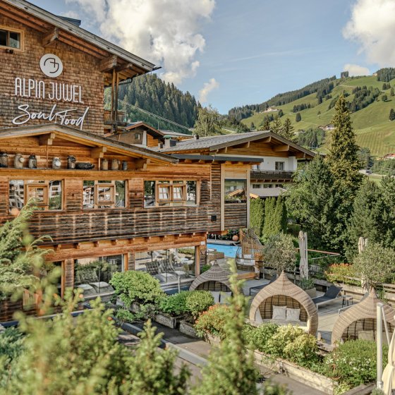 wellnesshotel aussenansicht terrasse saalbach hinterglemm 1