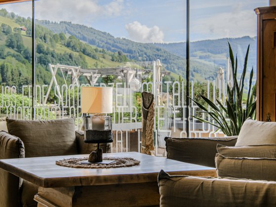 wellnesshotel rezeption lobby saalbach hinterglemm 1