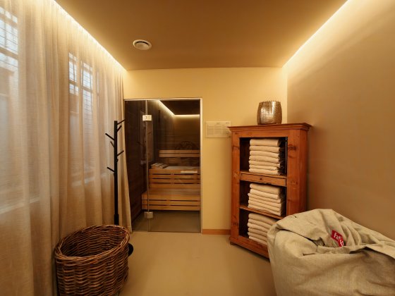 hotel alpin juwel saalbach hinterglemm wellness pool spa 2