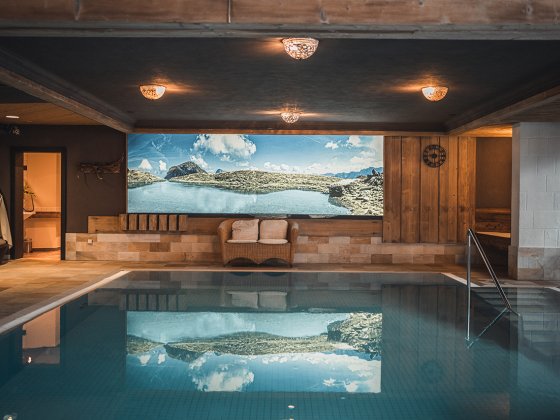 hotel alpinjuwel indoorpool wellness saalbach hinterglemm