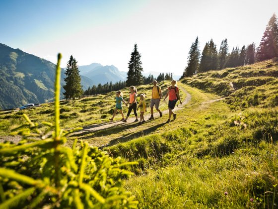 hotel saalbach hinterglemm dachterrasse sommer wandern