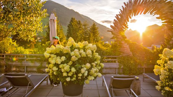 hotel saalbach hinterglemm detox sommer terrasse