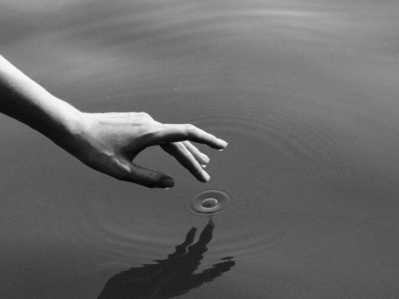 hotel saalbach hinterglemm detox wasser finger hand