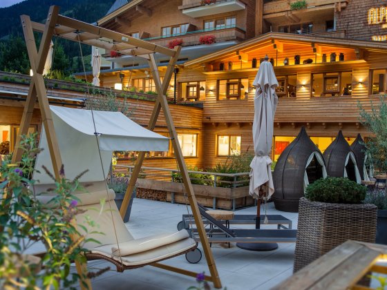 hotel saalbach hinterglemm sommer aussen terrasse