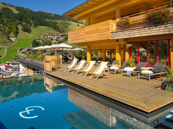 hotel saalbach hinterglemm terrasse sommer 1 1531200090