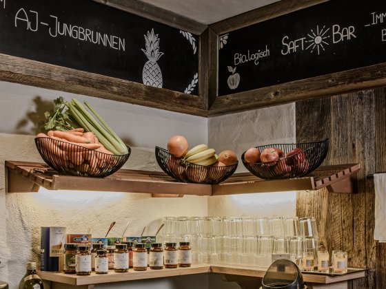 hotel alpinjuwel biologisch saftbar fruhstuck saalbach hinterglemm 1