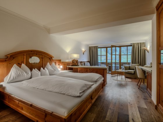 hotel alpinjuwel junior suite kristall saalbach hinterglemm 2