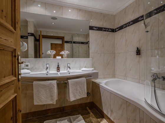 hotel alpinjuwel junior suite kristall saalbach hinterglemm 3