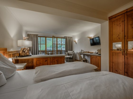 hotel alpinjuwel junior suite kristall saalbach hinterglemm 4
