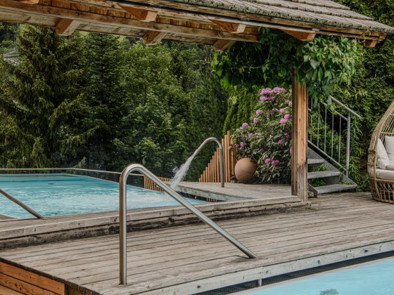 hotel alpinjuwel pool outdoorpool juwellspa wellness saalbach hinterglemm 1