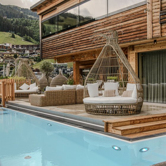 hotel alpinjuwel pool outdoorpool juwellspa wellness saalbach hinterglemm 2