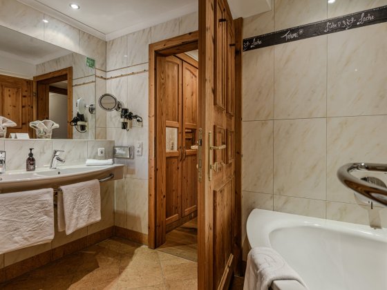 hotel alpinjuwel romantik doppelzimmer kristall saalbach hinterglemm 4
