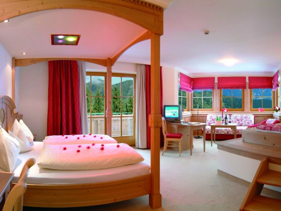 saalbach hinterglemm bestes ski hotel romantik suite kristall 2 1511678385