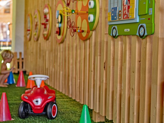 saalbach hinterglemm familienhotel spielplatz