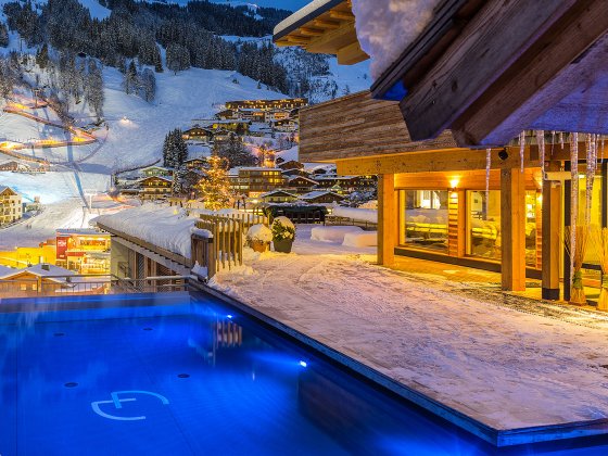 saalbach hinterglemm hotel alpin juwel aussen pool winter 1535348267