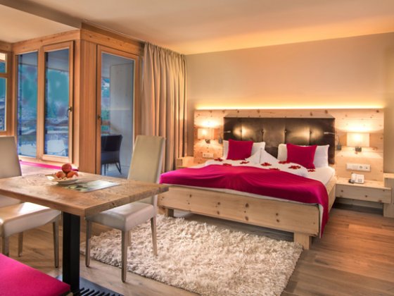 saalbach hinterglemm hotel alpin juwel zimmer romantiksuite rubin