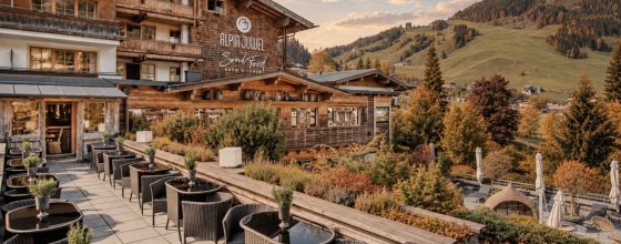 saalbach hinterglemm hotel herbst aussen 1