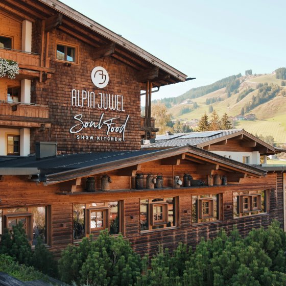saalbach hinterglemm hotel herbst aussen