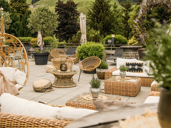 wellnesshotel aussenansicht terrasse saalbach hinterglemm 5