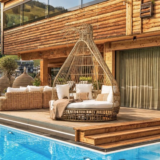 wellnesshotel saalbach hinterglemm pool aussen sommer