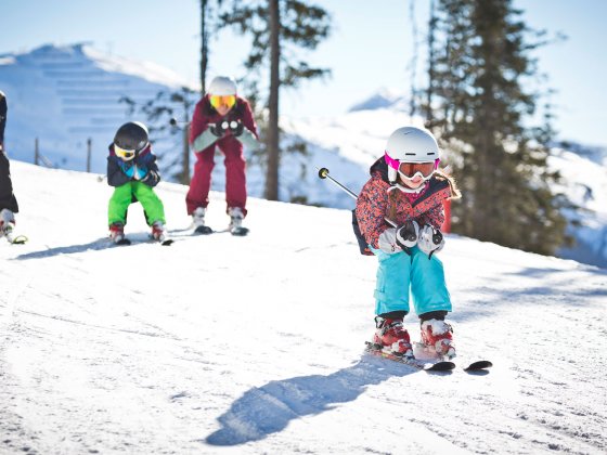 winterurlaub saalbach hinterglemm skifahren familie 3